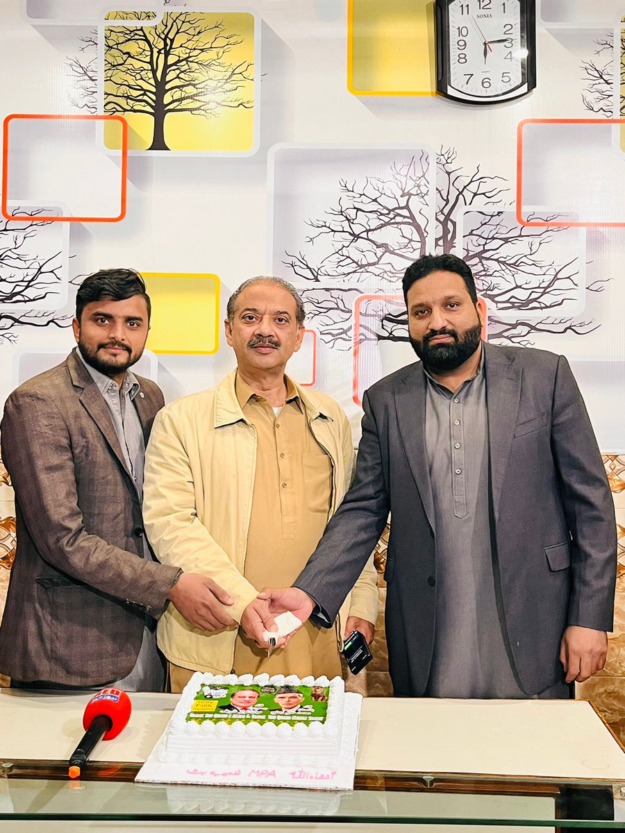 ZiaAhrar's tweet photo. قائد محترم میاں نواز شریف کو سالگرہ کی خوشیاں بہت بہت مبارک ہو
ﷲ اپکو صحت تندرستی عطا فرمائے آمین

@NawazSharifMNS
@MaryamNSharif 
@shabi76 
#HBDQuaidNawazSharif https://t.co/tfejHZxSWk