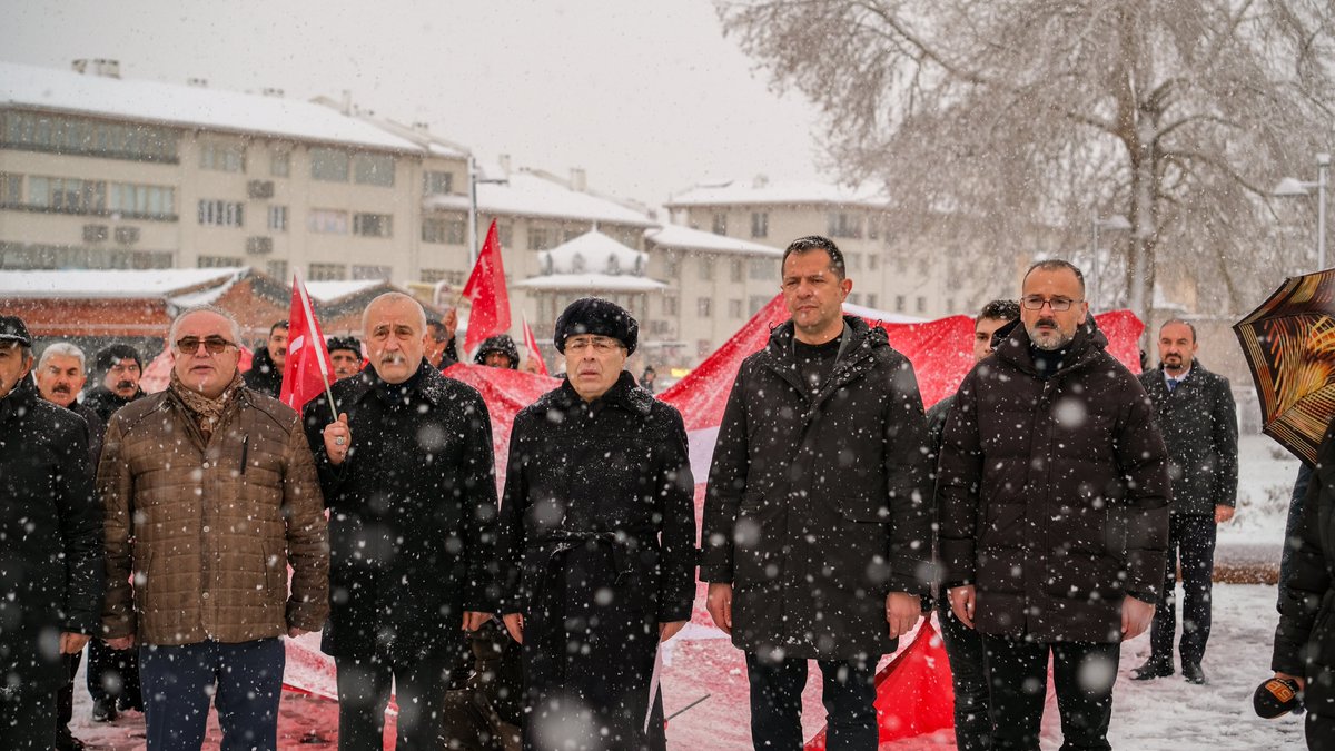 58mehmetceylan's tweet photo. Bugün şehitlerimiz için Cumhuriyet Meydanı'ndaydık. Şanlı bayrağımız gölgesinde bu vatanın hainlere teslim edilemeyeceğini haykırdık. Bu vesileyle Kahraman Şehitlerimize tekrardan Allah'tan rahmet diliyorum.
Kahramanlar can verir yurdu yaşatmak için 🇹🇷 https://t.co/bvRhykht3w