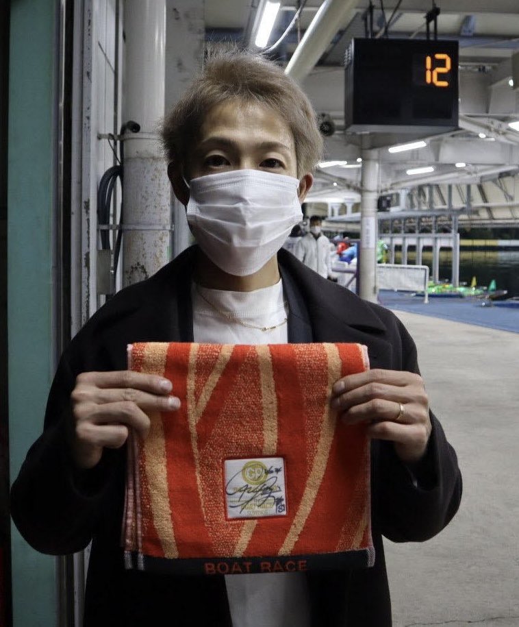 住之江ボートSGグランプリ優勝の石野貴之選手、ＧＰシリーズＶの深谷知博選手からプレゼント🎁
 直筆サイン入り特製タオルを各３人に

応募方法
①当アカウント「東スポボートレース」をフォロー
②この投稿をリポスト※希望選手名を入力してください
※締切１月４日午前９時
※当選した方にはＤＭ