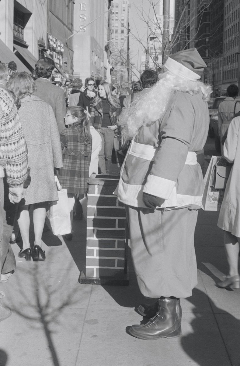 You better watch out! Santa Claus is coming to town 🎅 Please note that all NYPL locations will be closed Monday, December 25. 

📸 New York, NY. Photograph by Morris Huberland. #NYPLDigitalCollections, ID: 5750133