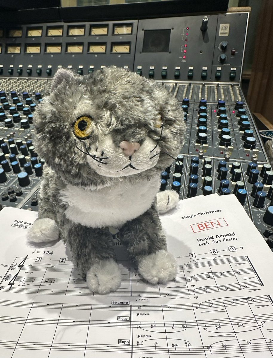 Mog’s Christmas on now Channel 4 - a masterpiece from @DavidGArnold with orchestra arranged and conducted by me - the musical highlight of a wonderful year #MogsChristmas
