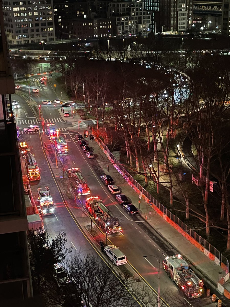 MaraRubin's tweet photo. Subway Fire at High Street, Brooklyn Heights #mta #Subway #fire https://t.co/DwR907AmSb