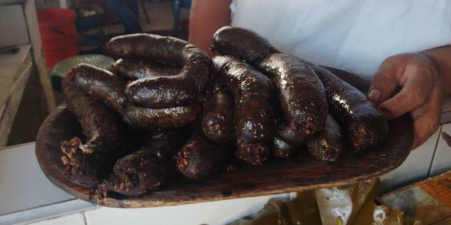 ArgiroCasta88's tweet photo. Hoy me encargué de preparar la cena navideña, ya tengo los frisoles en la pitadora, la morcilla enfriando y los chicharrones en bicarbonato para que queden más crujientes. Estoy esperando a que llegue mi negra para que me diga cuáles son los aguacates maduros. https://t.co/CxO0M8GCFw