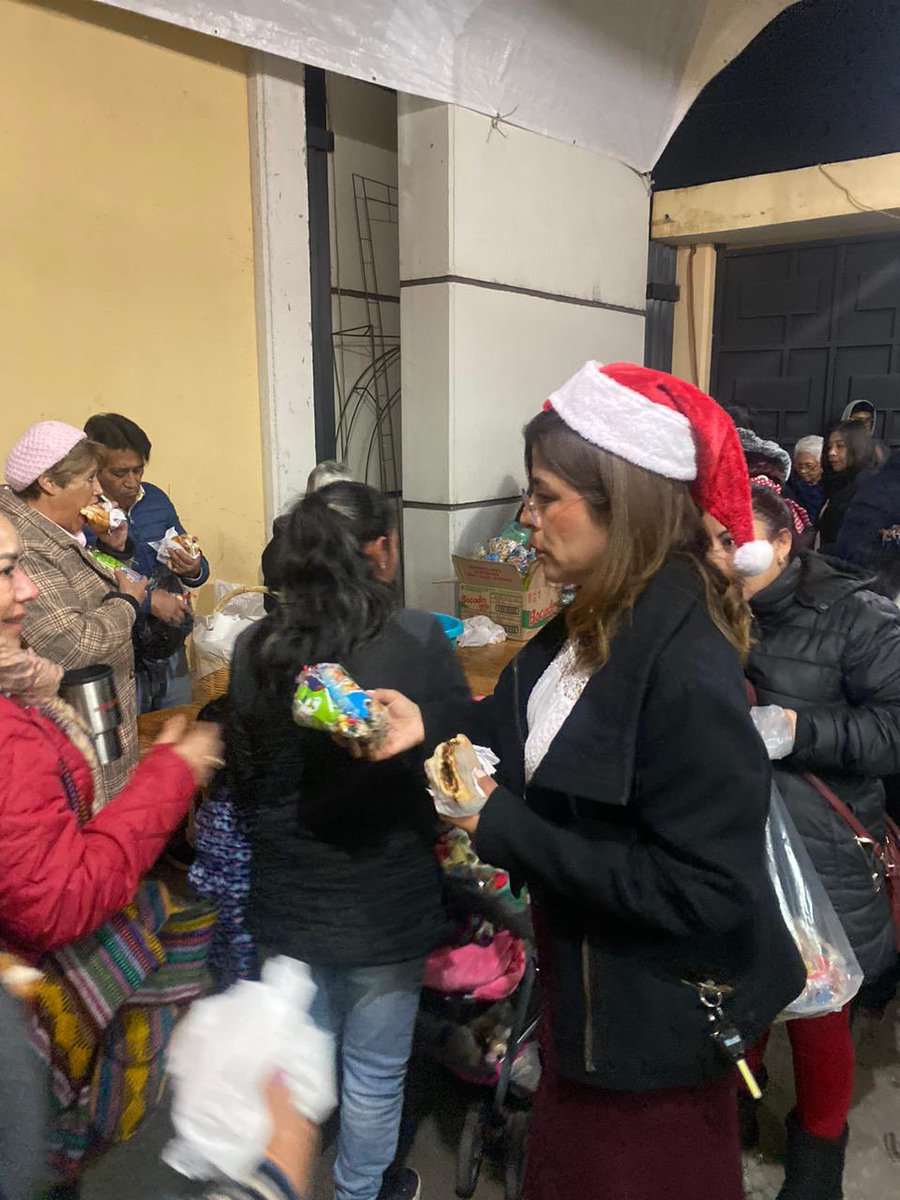 Las posadas nos unen en espíritu y tradición, celebrando la unión y la solidaridad en comunidad 🤗🎉

En estas fiestas, compartamos alegría, recordando la importancia de la amistad y el amor. 

¡Que cada posada ilumine nuestros corazones con calidez y amor! 🌟🎊 #PosadasNavideñas