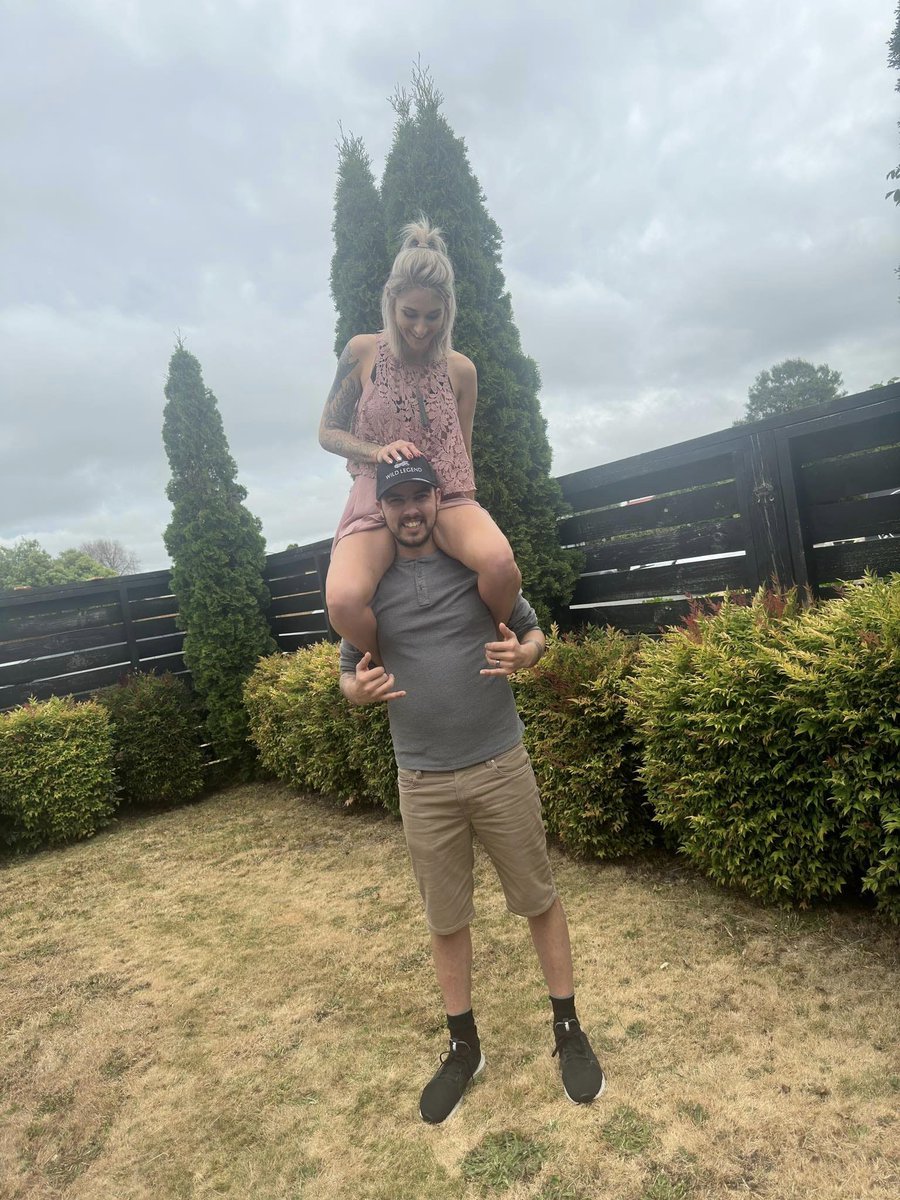 Meri Kirihimete whānau, we hope you have an amazing day and enjoy the holiday with your friends and whānau 💛🖤💛🖤