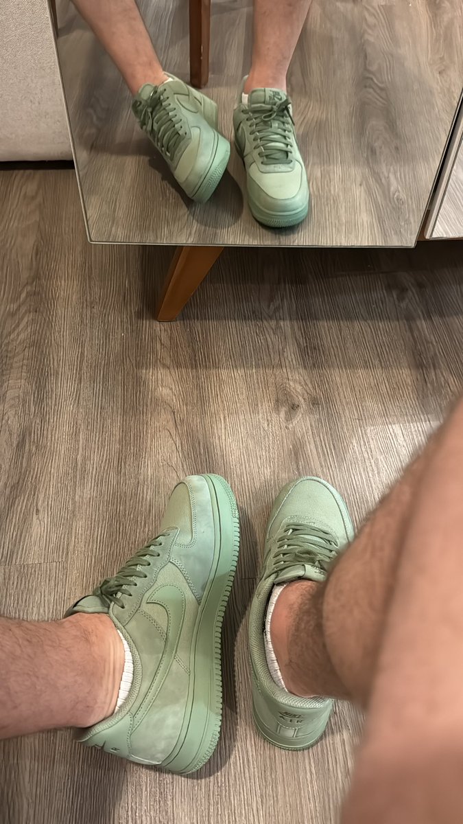 Renandesf's tweet photo. @sdmlinks Air Force 1 Oil Green! BORAAAA.. bom Natal pra todos inclusive pra quem tá de Dunk Panda! https://t.co/EGjQ65BWKy