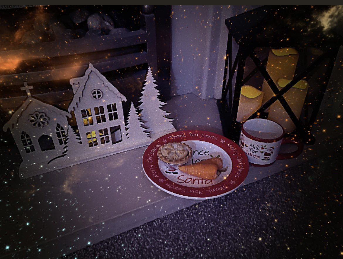 EmmaJaneWhite's tweet photo. MERRY CHRISTMAS from our house to yours 🎄#westillbelieve #santasonhisway https://t.co/0N234fxk0f