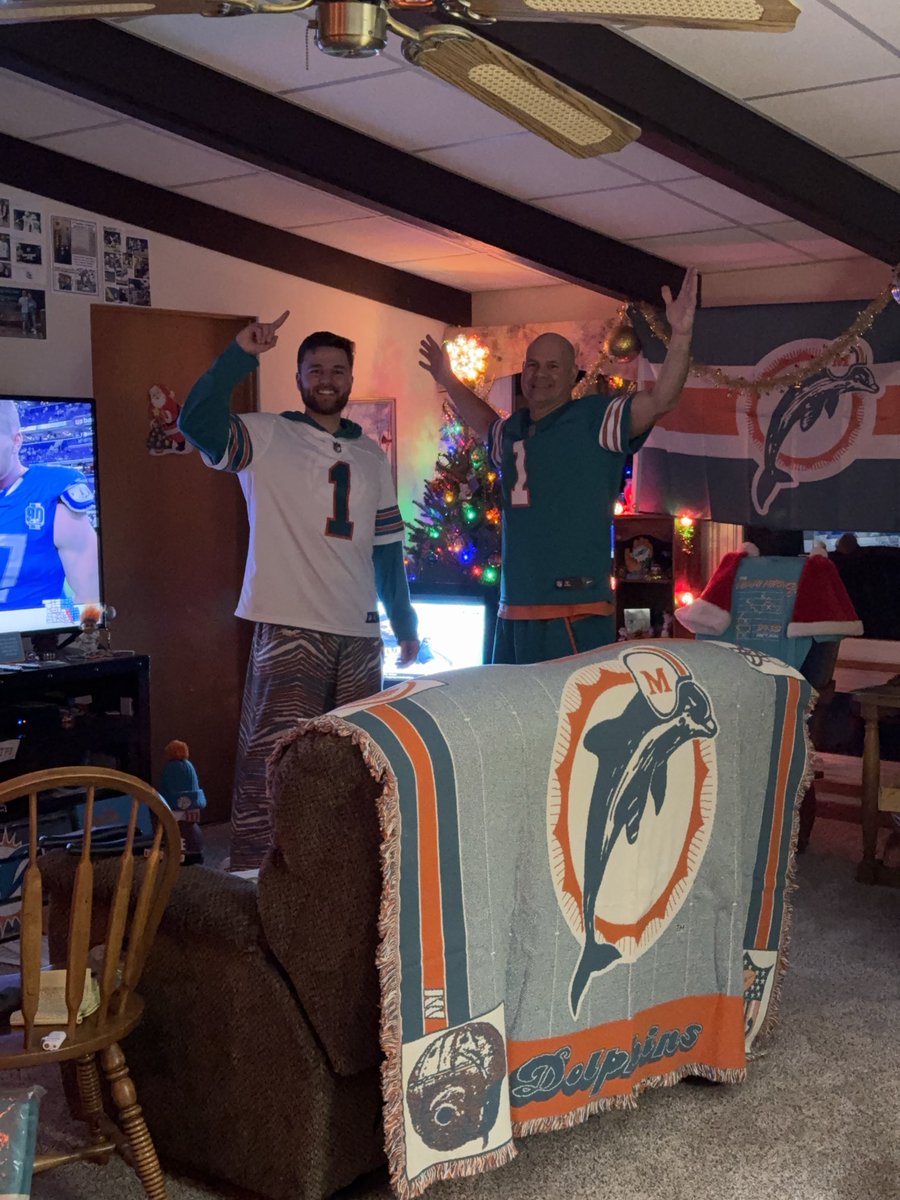 A Merry Christmas to all🙏🏻🎄
A FINS WIN with Nephew only adds to the GREATNESS🐬🌟 LOVE this team🩵🧡🙌🏻 So easy to cheer for this bunch of guys—thrilled for all Dolfans👏🏻👏🏻👏🏻👏🏻
