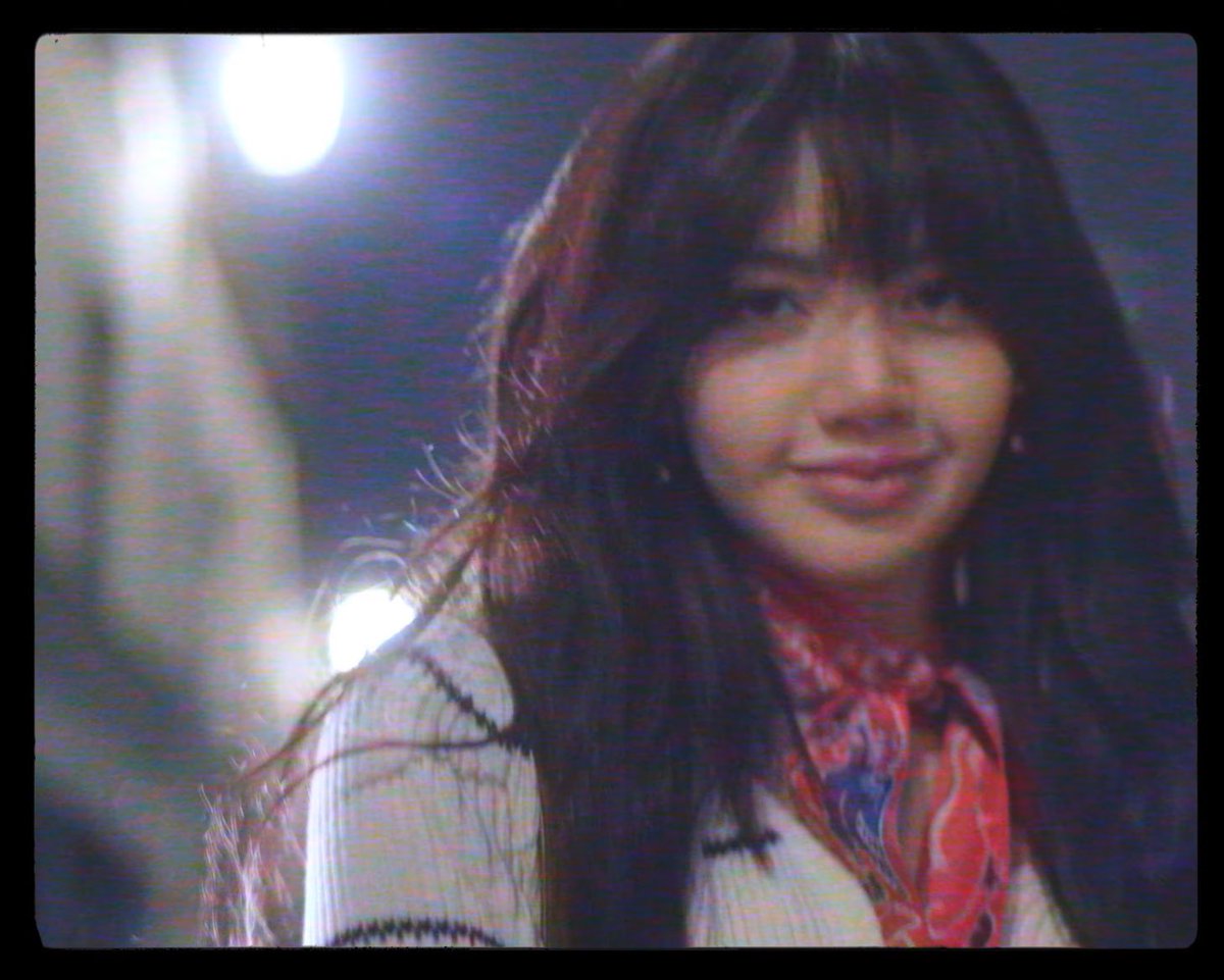 SOLARSHIIII's tweet photo. ร้องเพราะมากสมมงเด็กเกรด A ทุกคลาส
นึกถึงที่ป๋าซินเคยบอกว่า "ในระหว่างวันที่ฝึกซ้อมไม่มีใครสามารถวิจารณ์การประเมินรายเดือนของเธอได้เลย พวกเขาทำได้เพียงแค่ชื่นชมการแสดงของเธอเท่านั้น"  

LILISING ON LILIFILM
#MyOnlyWishByLISA 
#MerryXmasWithLISA https://t.co/uP6LRoBAB7
