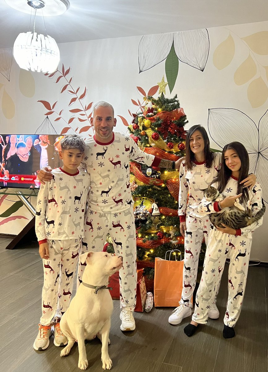 Feliz Navidad les desea la familia Camacho - Lameiro ♥️