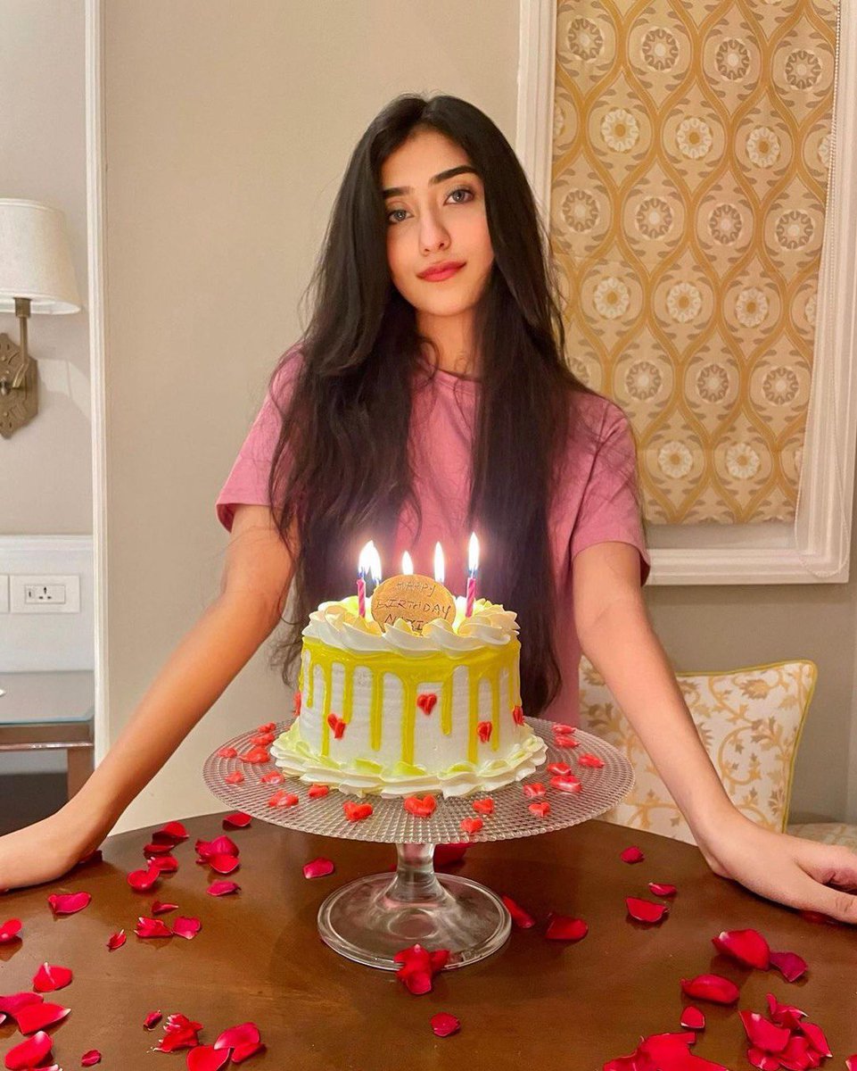 Sarah24MI's tweet photo. This is my birthday photo from last year. I had some loved ones on that birthday but alas they are not by my side on this birthday. But I will not forget them. May they be well wherever they are.😊

Tomorrow is my birthday. Everyone is invited to my birthday🥰 https://t.co/3ZOvVZogCS