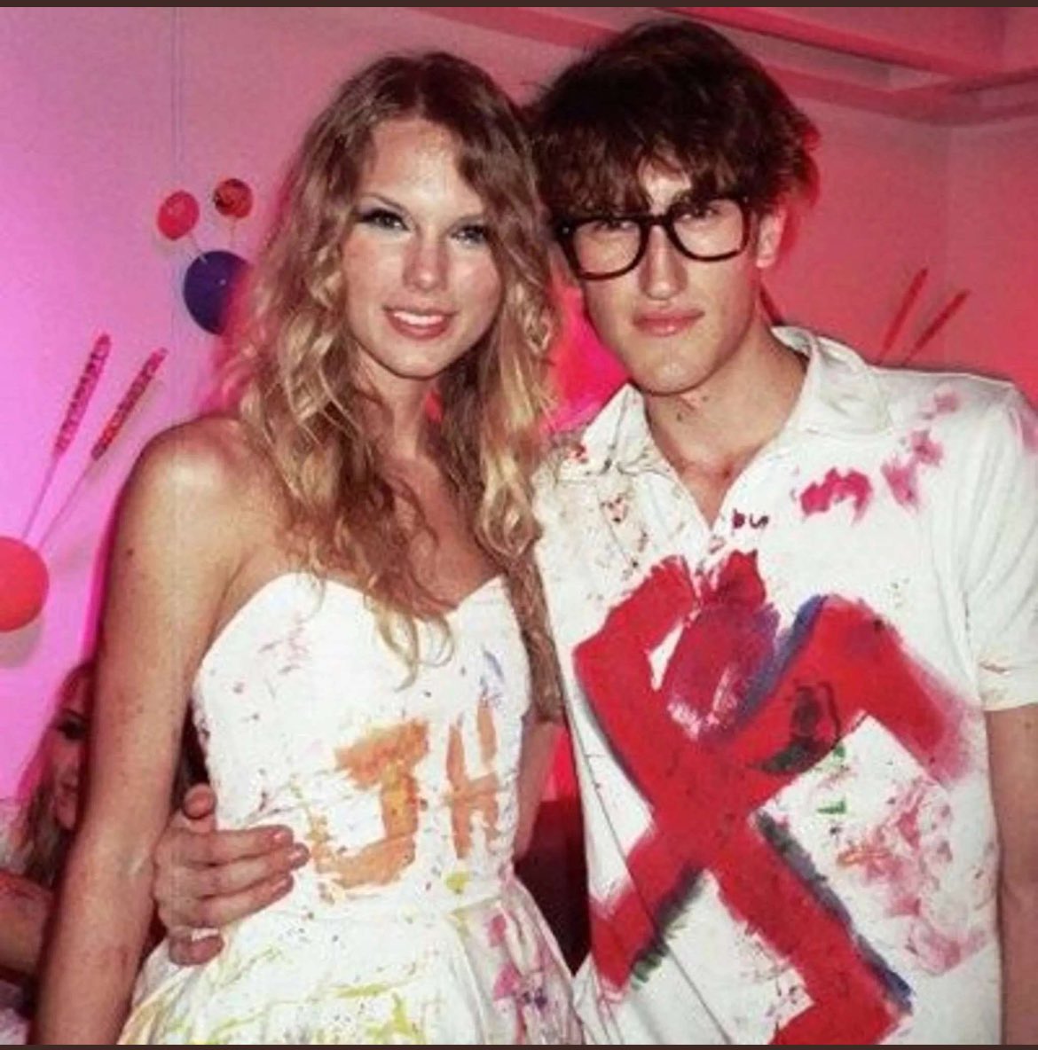 ReturnOfKappy's tweet photo. Does it make sense yet...?

#WeWantAnswers #TaylorSwift #Swifties https://t.co/mc1gkP0MIL