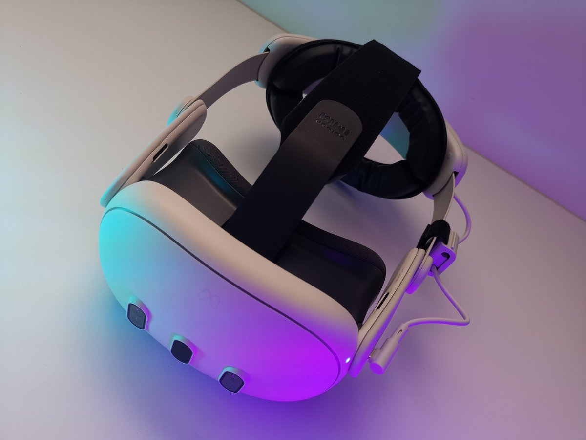 verociity's tweet image. The @KIWIdesign_shop Quest3 powered Elite strap design is the same as the Quest2 version but the battery output at 13w charges fast enough to keep up with the Quest3, solid unit. Review out soon.

#kiwidesign #quest3 #metaquest #Oculus #oculusquest #VR #VirtualReality #virtual