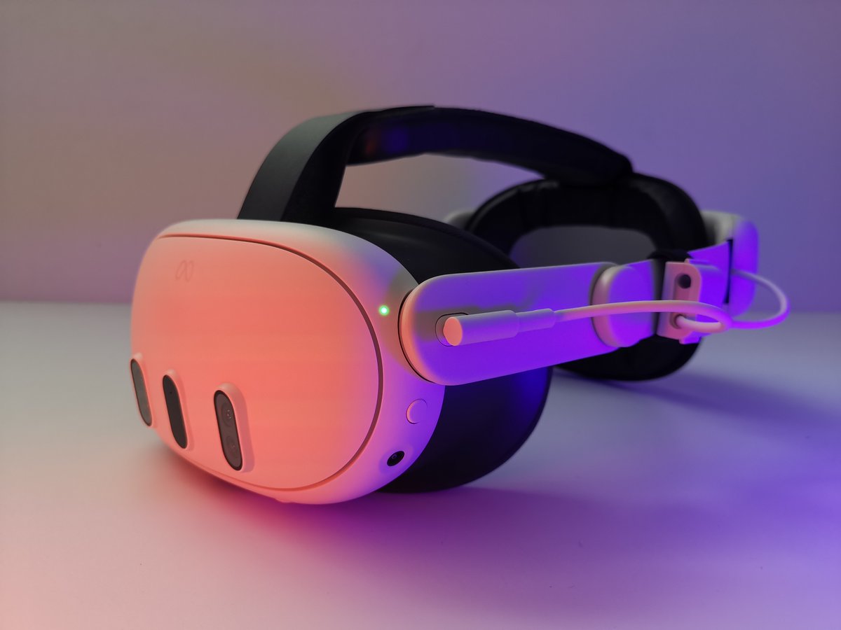 verociity's tweet image. The @KIWIdesign_shop Quest3 powered Elite strap design is the same as the Quest2 version but the battery output at 13w charges fast enough to keep up with the Quest3, solid unit. Review out soon.

#kiwidesign #quest3 #metaquest #Oculus #oculusquest #VR #VirtualReality #virtual