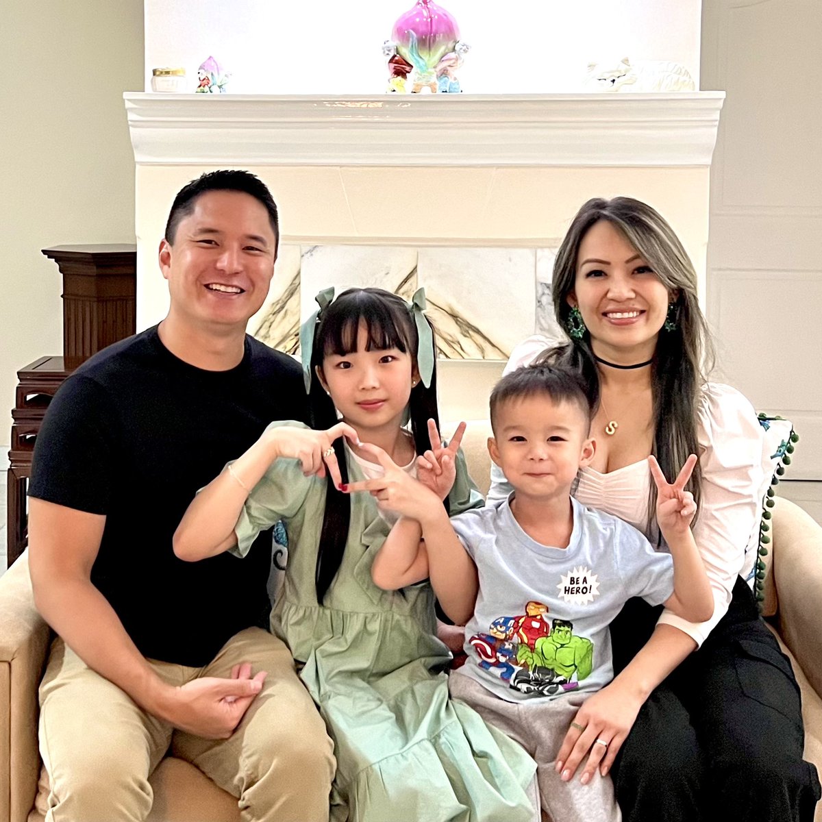 Feliz Navidad! Les deseamos SALUD para cumplir sueños, mucha PAZ y ALEGRIA para compartir junto a seres queridos y FORTALEZA para no perder la ESPERANZA en un 2024 DIFERENTE, POSITIVO y lleno de PROSPERIDAD para esta pequeña tierra llamada PANAMÁ 🇵🇦

Atentamente, 

Familia CHEN