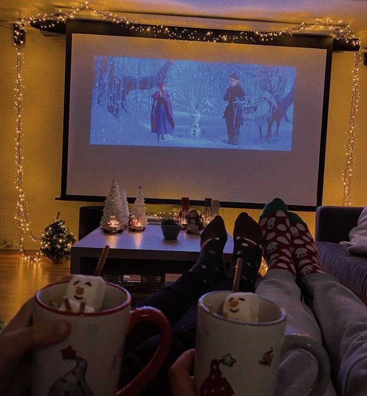 . ✿ 
        家族の中で° 👨‍👩‍👧🎄💛
𝙰𝚗𝚍 𝚘𝚗 𝚖𝚢 𝚎𝚢𝚎𝚜 𝚢𝚘𝚞'𝚕𝚕 𝚊𝚕𝚠𝚊𝚢𝚜 𝚋𝚎 𝚖𝚢 𝚜𝚠𝚎𝚎𝚝 𝚕𝚒𝚝𝚝𝚕𝚎 𝚏𝚕𝚘𝚠𝚎𝚛. — ❝ Y así pasaremos la víspera de esta linda navidad. Mirando peliculitas con Sawa y bebé, mientras papá nos consiente con un rico cocoa. ❞