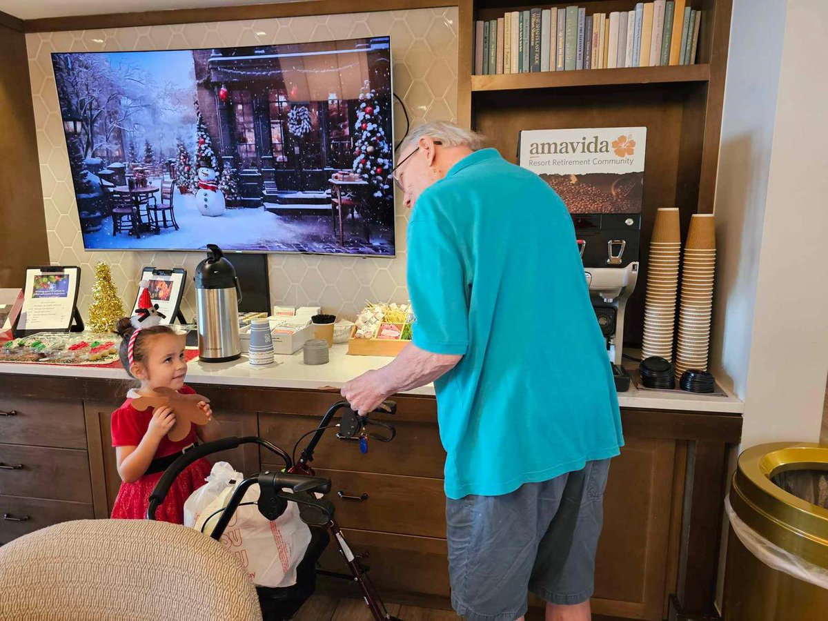 AmavidaLiving's tweet image. Thank you Family Connect for coming to Amavida Living, we enjoyed sharing sweet treats, crafts and cocoa with everyone!  🎅 🎄

AmavidaLiving.com

#happyholidays #funevents #seniorcommunity #specialtimes #CelebrateWithUs #amavidalove