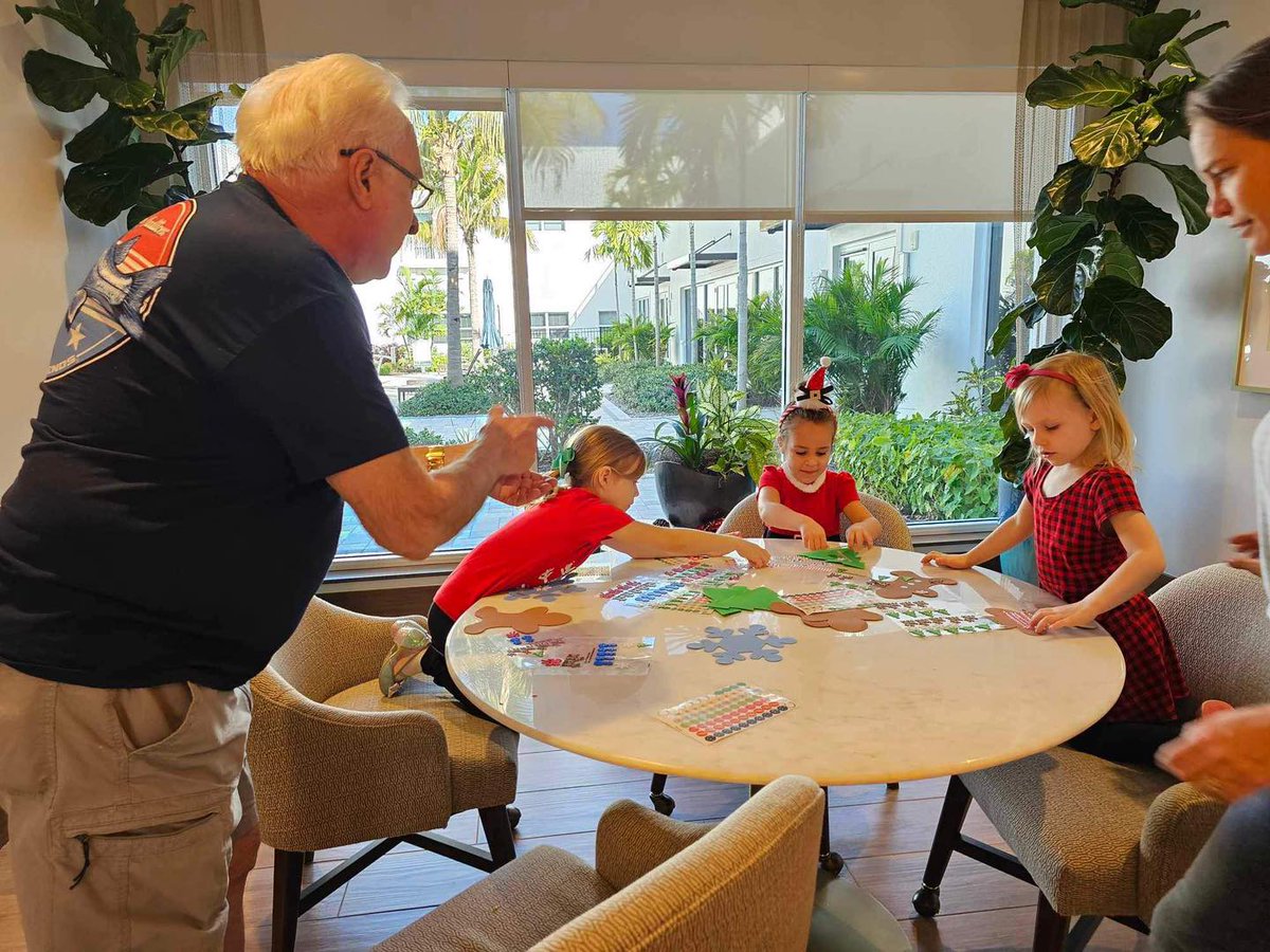 AmavidaLiving's tweet image. Thank you Family Connect for coming to Amavida Living, we enjoyed sharing sweet treats, crafts and cocoa with everyone!  🎅 🎄

AmavidaLiving.com

#happyholidays #funevents #seniorcommunity #specialtimes #CelebrateWithUs #amavidalove
