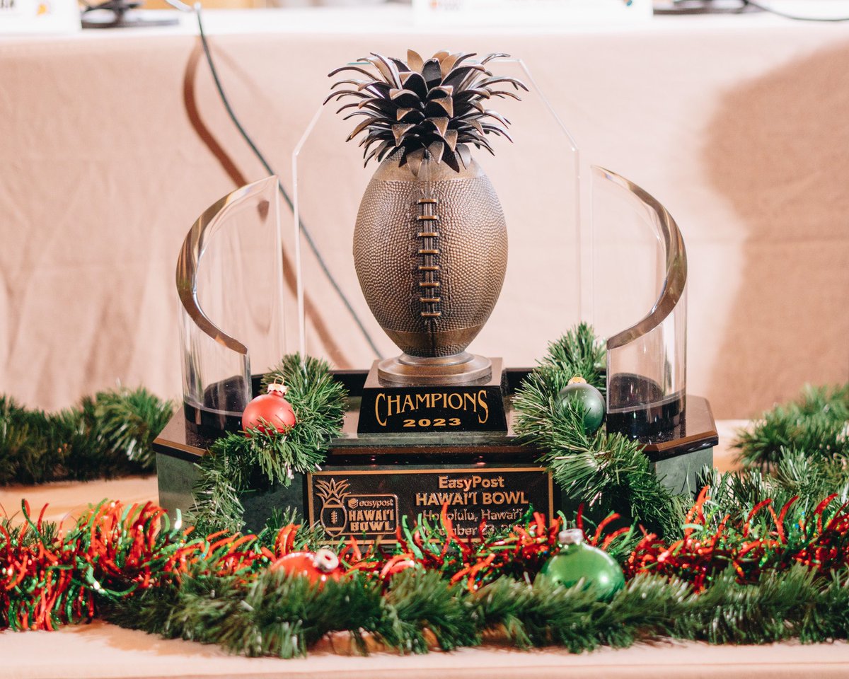 CoastalFootball's tweet photo. The Chants are home.

And we brought the hardware with us.

#BALLATTHEBEACH | #FAM1LY | #TEALNATION https://t.co/uXwQvaF7ko