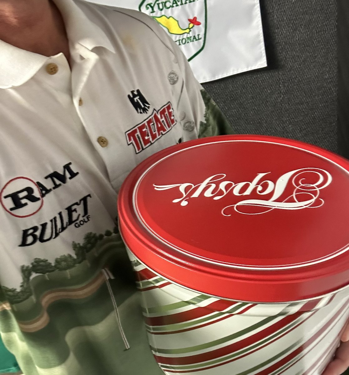 ClubProGuy's tweet photo. 70 hours a week worked, hundreds and hundreds of lessons given, countless scorecards dotted, and the members reward me with a fucking tin of popcorn? This is probably my last year in the biz. https://t.co/eC7tB7OC83