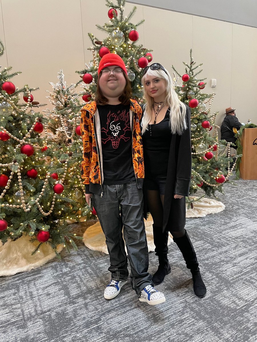 elliana hau tweet media