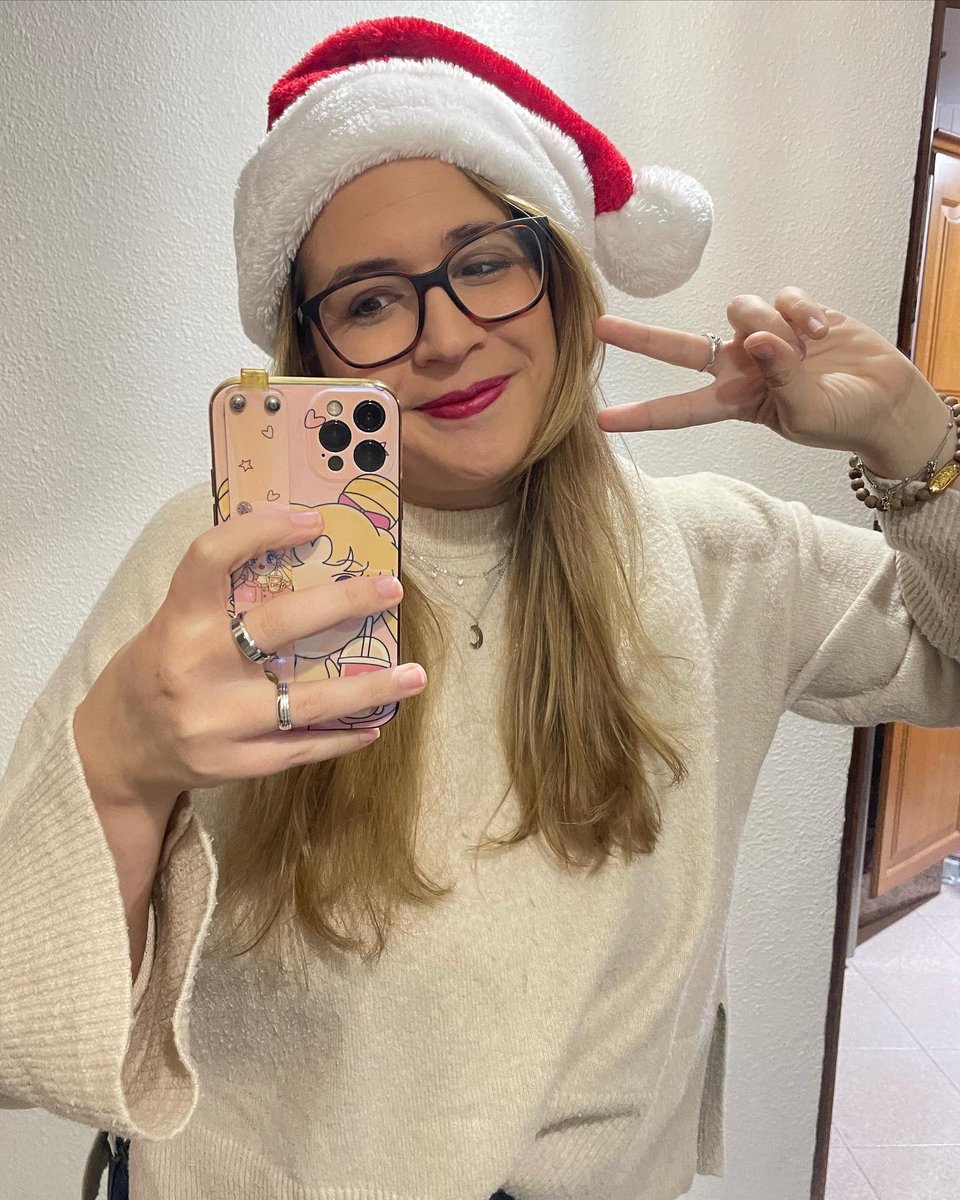 YulissMPriego's tweet photo. Pues… ¡FELIZ NAVIDAD! 🎄🎅🏻🎁

#FelizNavidad #MerryChristmas #SelfieTime https://t.co/GoNqeNTJKT