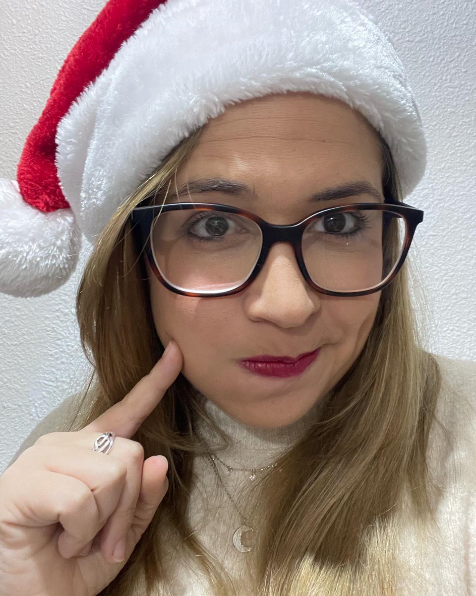 YulissMPriego's tweet photo. Pues… ¡FELIZ NAVIDAD! 🎄🎅🏻🎁

#FelizNavidad #MerryChristmas #SelfieTime https://t.co/GoNqeNTJKT