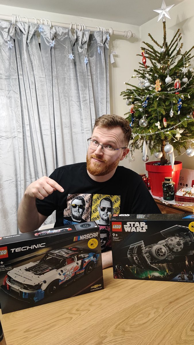 justmark127's tweet photo. Boldog karácsonyt srácok 🎁❄️🧑‍🎄😄👍 köszi ezt a király évet 💪@thevrpisti @thevrjani @thevrbazsi  @TheVR_Dani https://t.co/SriP2FLlbS