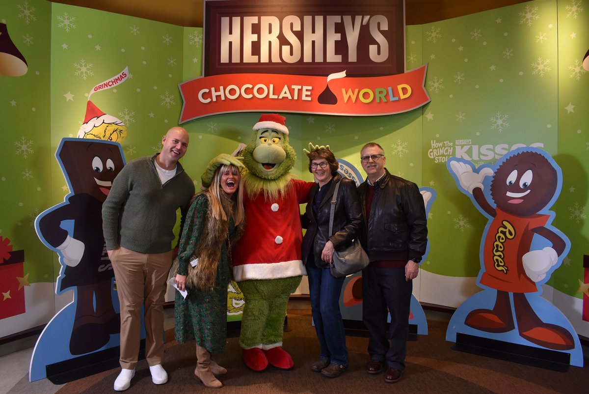Bucation's tweet photo. we got @hersheypark happy this holiday season at Christmas Candylane in Hershey, PA 🎄✨
wishing you all the very happiest of holidays from the Sweetest Place on Earth 🍫 🌏✨ #bucation #hersheypark #hershey #hersheypa https://t.co/445ALQJqQA