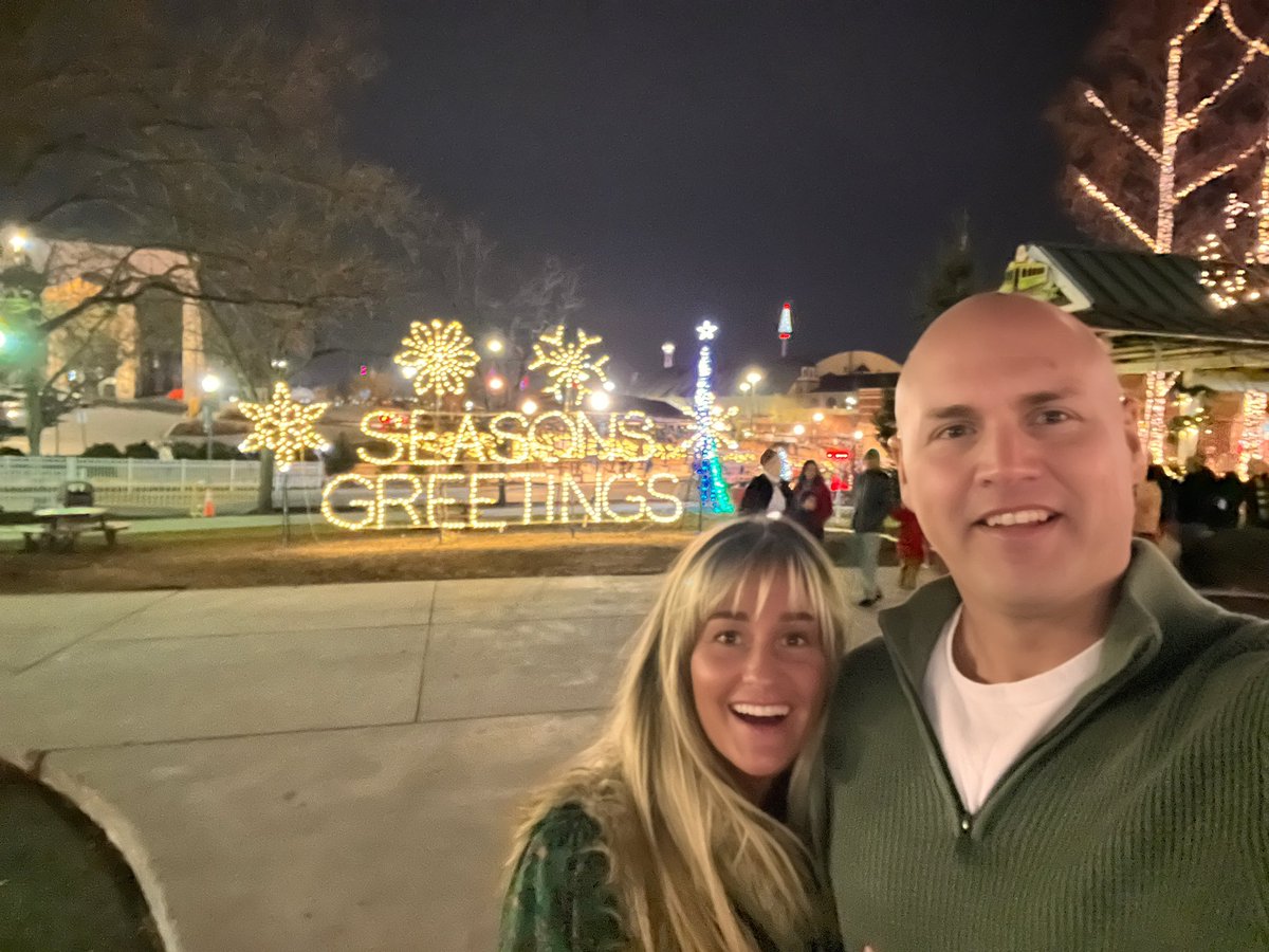 Bucation's tweet photo. we got @hersheypark happy this holiday season at Christmas Candylane in Hershey, PA 🎄✨
wishing you all the very happiest of holidays from the Sweetest Place on Earth 🍫 🌏✨ #bucation #hersheypark #hershey #hersheypa https://t.co/445ALQJqQA