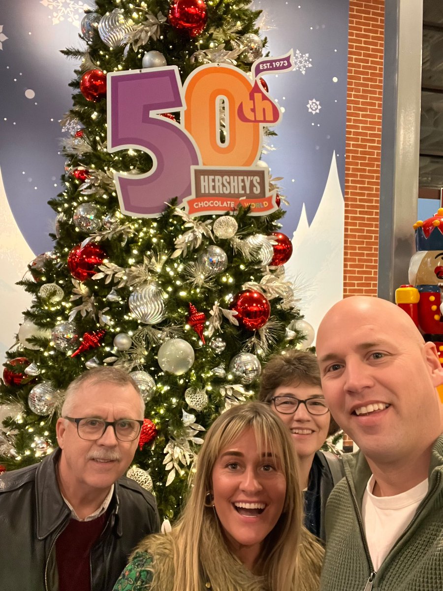 Bucation's tweet photo. we got @hersheypark happy this holiday season at Christmas Candylane in Hershey, PA 🎄✨
wishing you all the very happiest of holidays from the Sweetest Place on Earth 🍫 🌏✨ #bucation #hersheypark #hershey #hersheypa https://t.co/445ALQJqQA