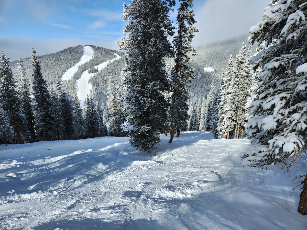 PurpleAlpenglow's tweet photo. Conditions are getting a little better for #skiing or #snowboarding in #Colorado, there were no lift lines on this #ChristmasEve at your favorite #skiresort, and what better #ChristmasGift than a little fresh #snow to #ski your first run of the #skiseason on you favorite #skirun. https://t.co/jvqsSAOxGZ