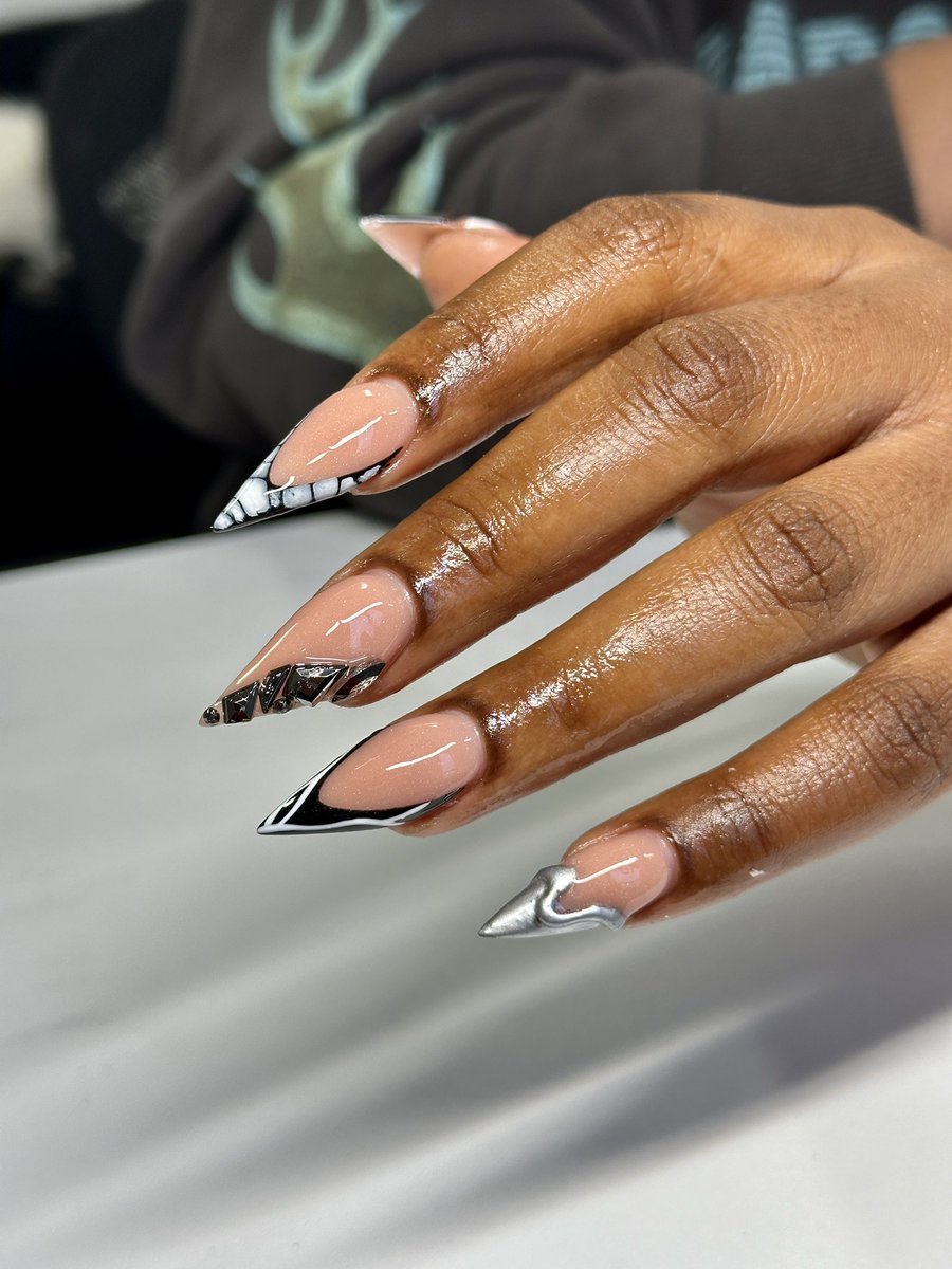 My most recent set😍 I still do nails! @ stylz_by_p