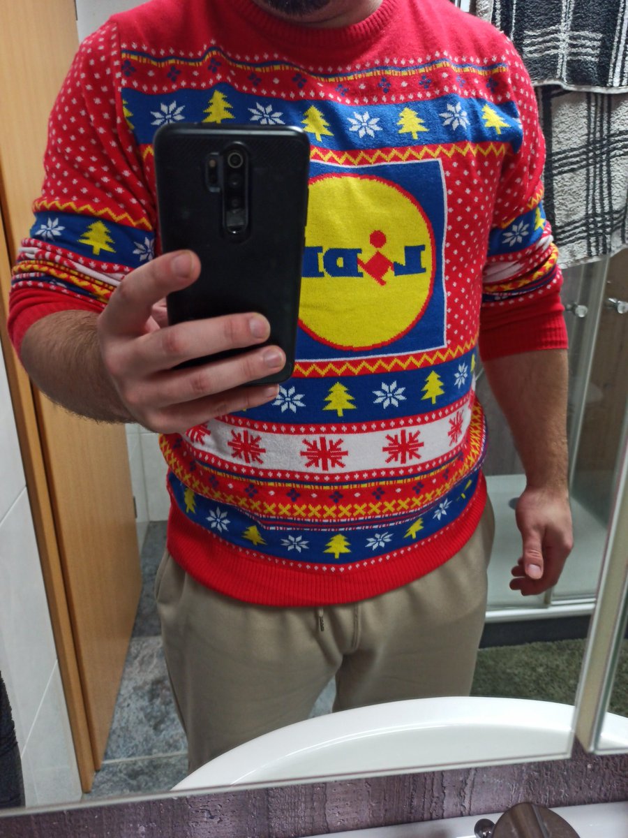 GamerAndere's tweet photo. @fuyuderpilz Ich auch. Frohe Weihnachten 🎄 https://t.co/AsGr0umniF