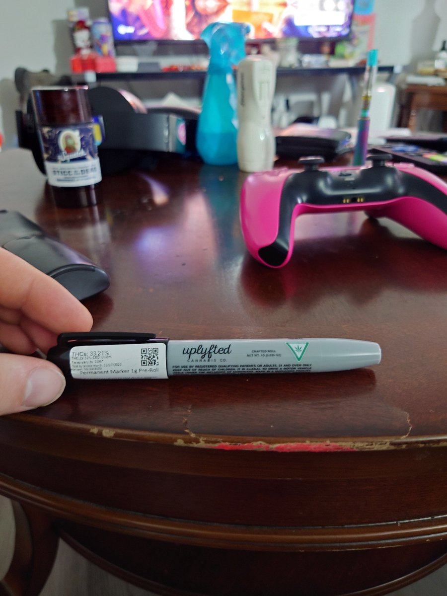 RageLikeReptar's tweet photo. Ok but this is the coolest pre roll container #uplyfted https://t.co/u9Ub6CWpTt