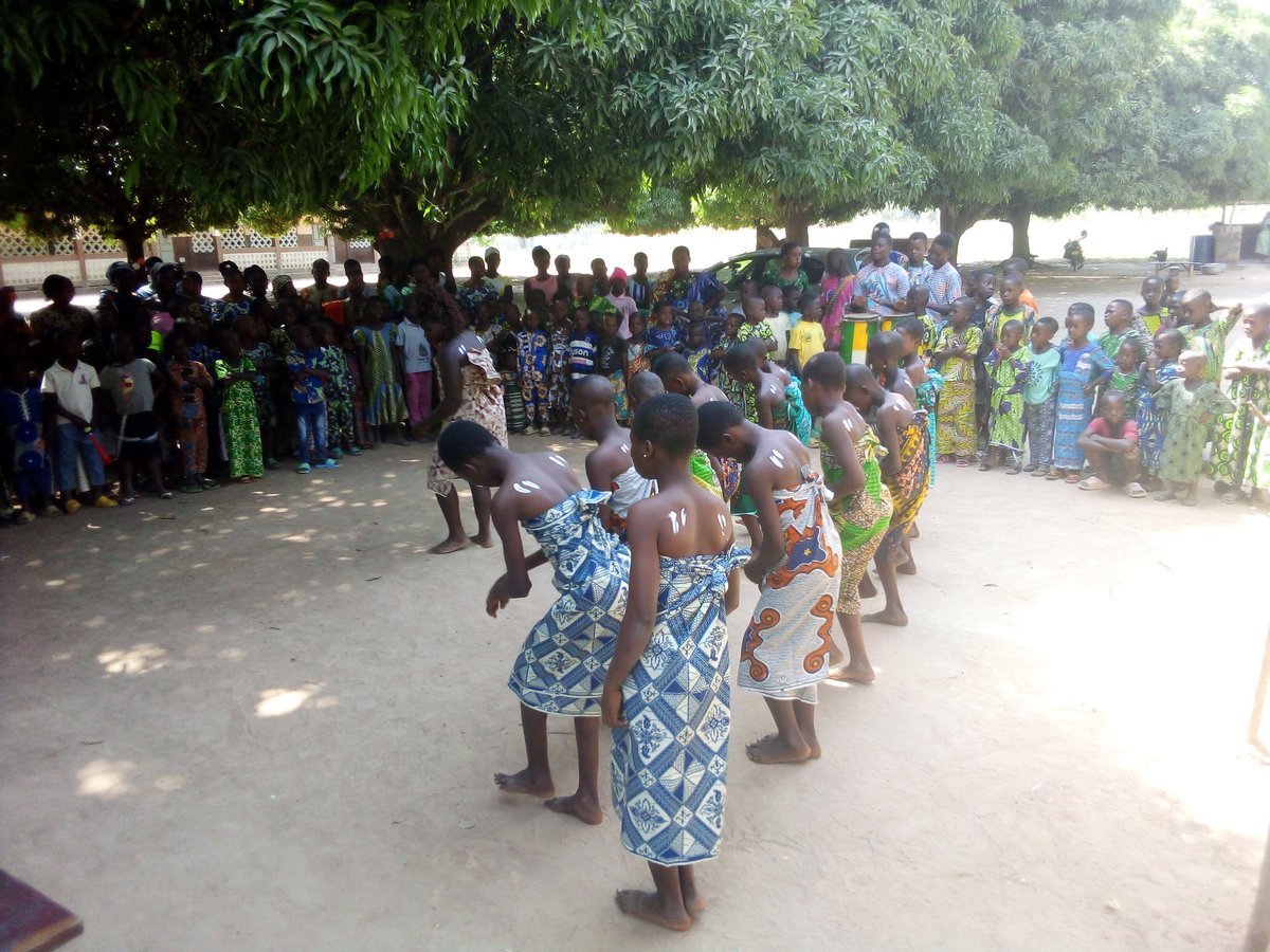 CAMP VILLAGE DE NOËL EDITION 2023.
 L'ONG FABA a célébré la première édition du camp village en apportant ce dimanche 24 décembre 2023, cette joie unique dans le cœur de plus de 2️⃣5️⃣0️⃣enfants du village de Yawa, arrondissement de Kpakpaza, commune de Glazoué.