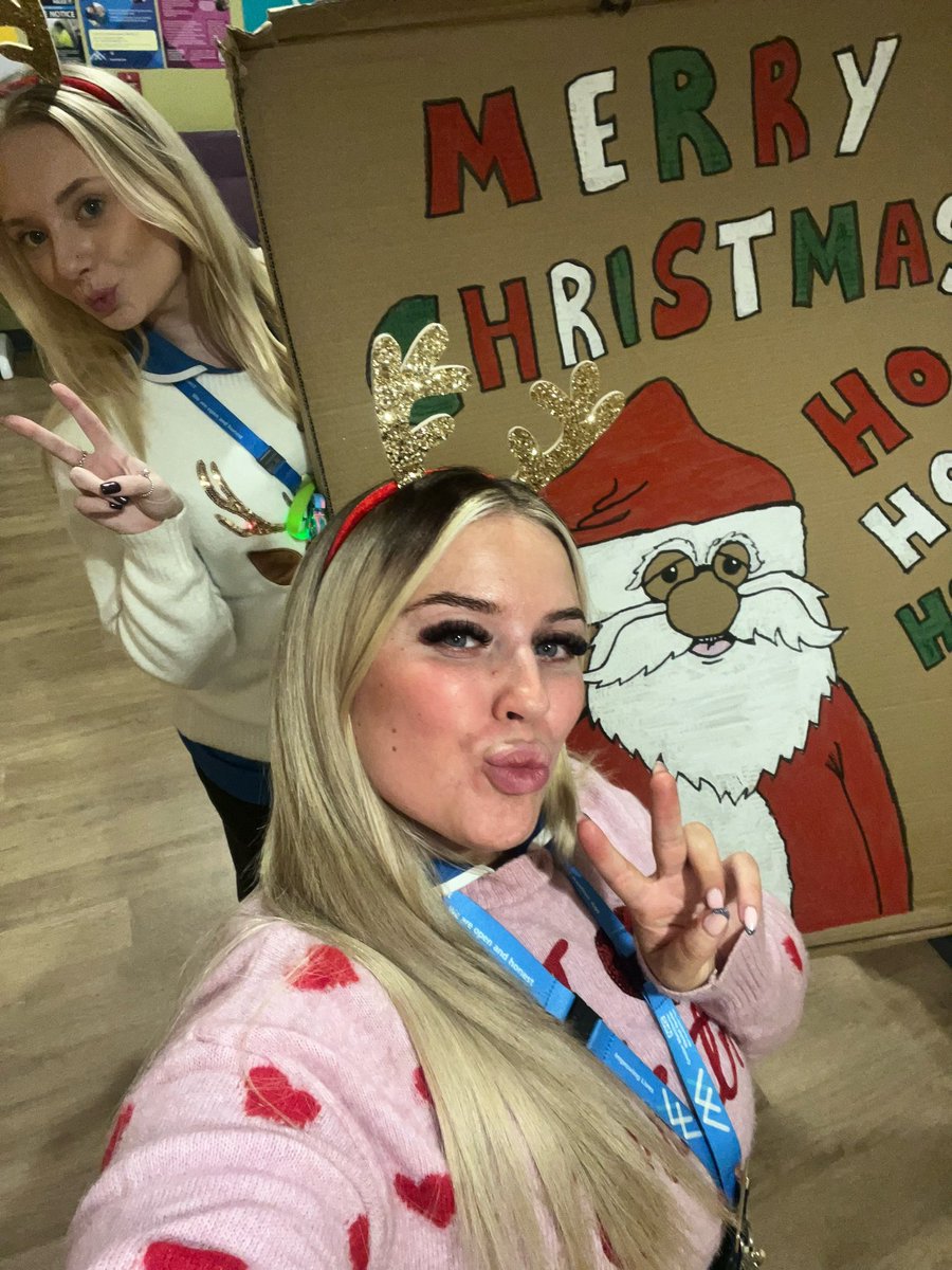 _kerrilowe's tweet photo. Happy Christmas Eve from #teamprospect! 🎄🎅🏼 @NicolaR95452877 @GMMH_NHS https://t.co/529AfpHeLv