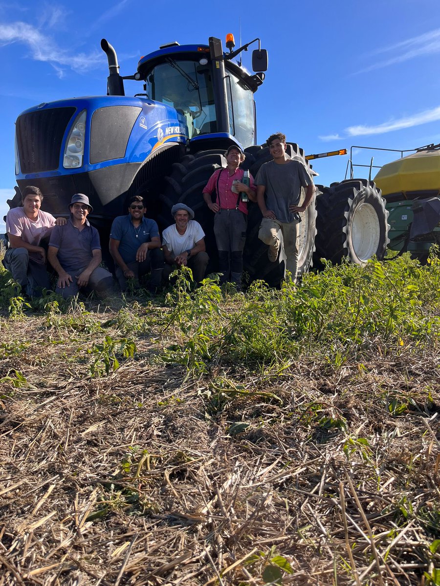 Hay equipo, faltan personas importantes en esta foto ,pero simboliza el gran grupo humano de la empresa gracias a todos feliz navidad!!!!!