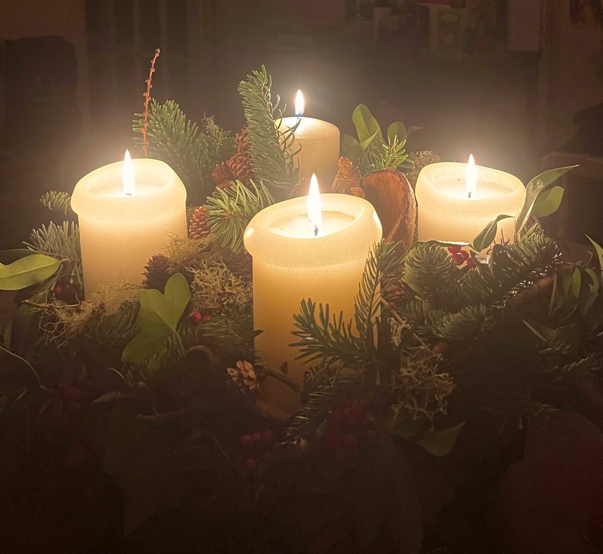 AngelikaHTCG's tweet photo. #ChristmasEve and #4thAdvent โฅ๏ธ #HappyChristmas to you all ๐โฆ #foraged #homemade #wildflowerhour ๐ฏ๏ธ https://t.co/wOklbQ92AQ