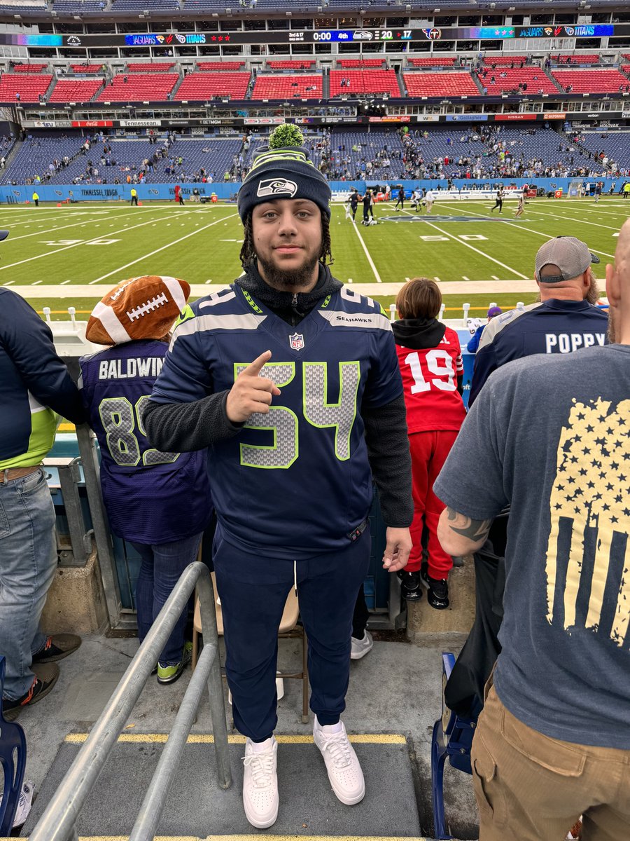 j17s_'s tweet photo. SEAHAWKS ML FELLAS #PlayoffsSoon https://t.co/O4GmxnhVEw