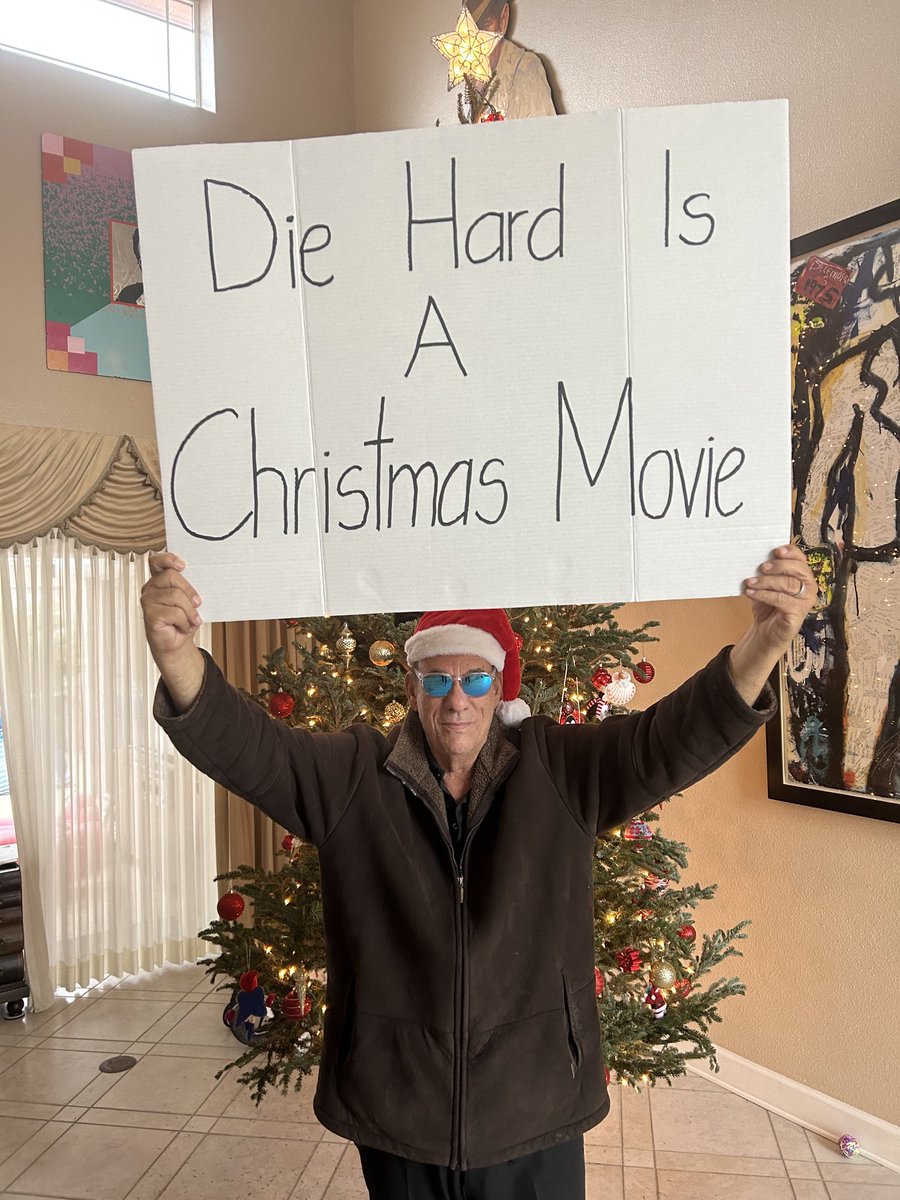 RobertJohnDavi's tweet photo. Merry Christmas to all God Bless https://t.co/MszIGLHkqX