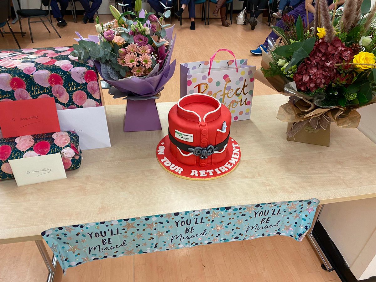 PHU_NHS's tweet photo. We want to Nurse Consultant in Emergency Care, Anne Welling, a happy retirement after 40 years service!
During her time at PHU, Anne has been instrumental in the set-up of the Gosport UTC and the development of Emergency Care Centre services.
#ProudToBePHU #LongServiceSunday https://t.co/yDtdRnOnF5