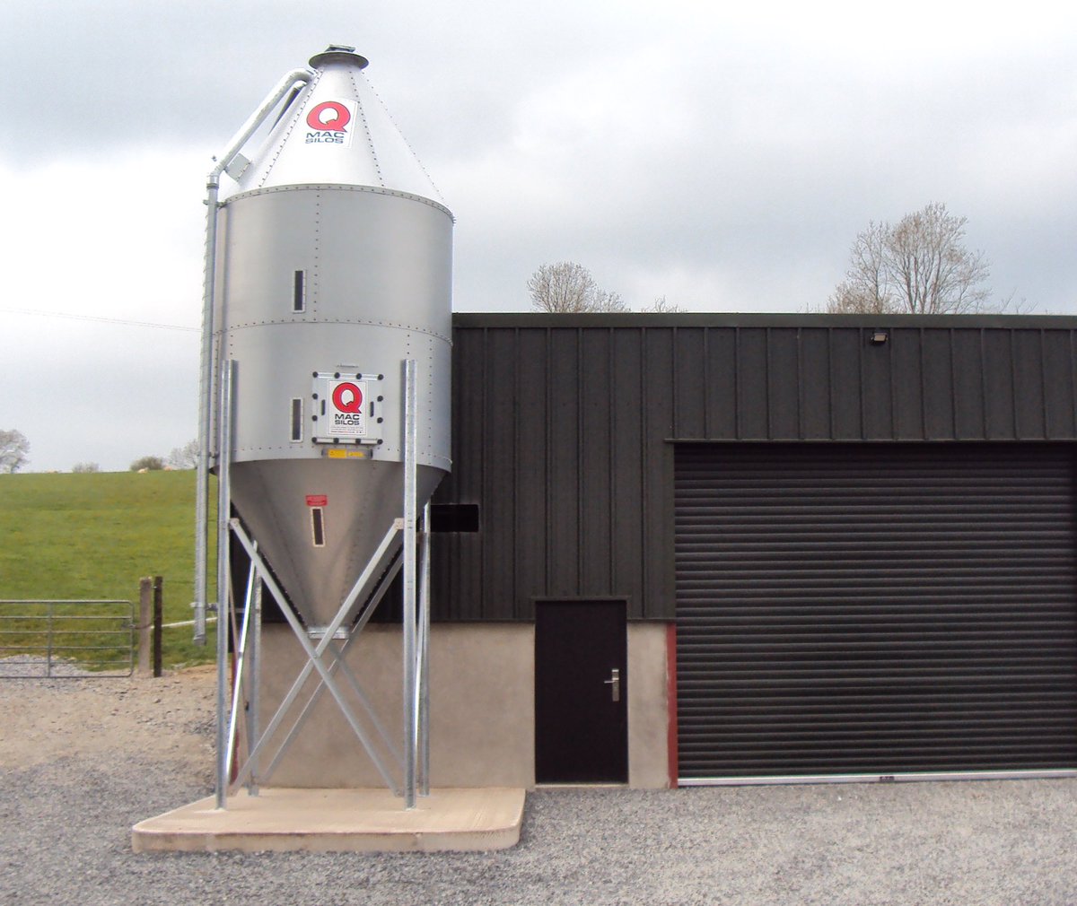 Merry Christmas and a happy new year to all our new and existing customers. It has been a very busy year for us at Qmac Silos. With the order book for 2024 already looking very busy we would like to show our appreciation to all our staff and everyone involved in the business!🎄🎅
