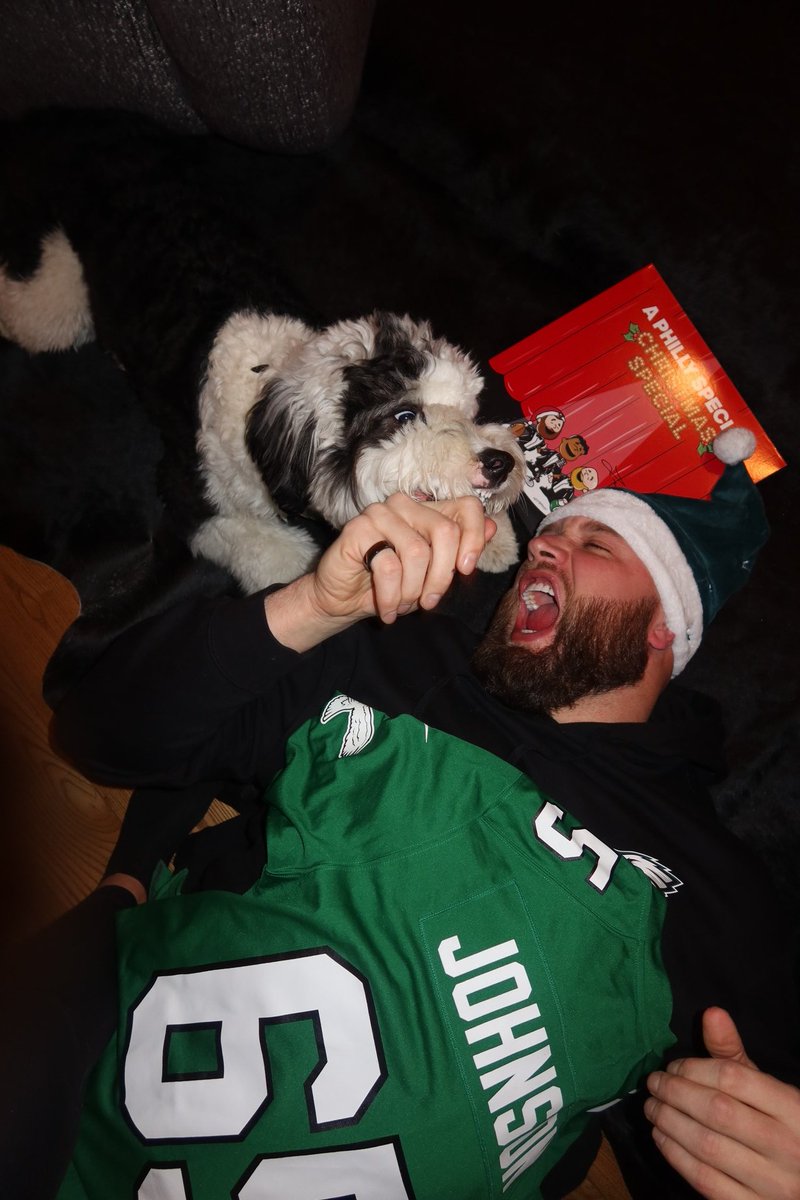 RT for a chance to win a limited edition A Philly Special Christmas Special album & Kelly Green jersey - both signed by yours truly! 🦅🎄 #FlyEaglesFly @LaneJohnson65 #WPMOYChallenge #ProBowlVote