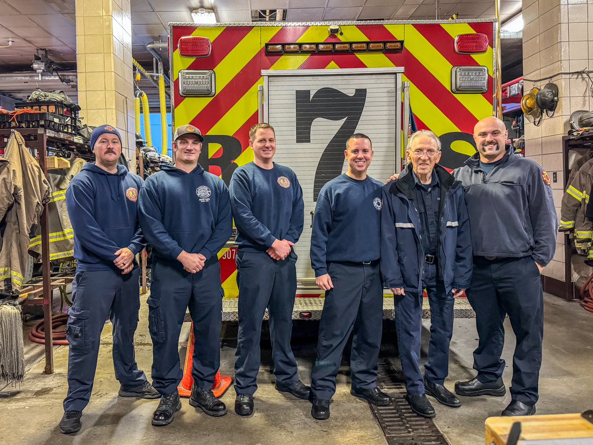 ToledoFire's tweet photo. It was great to see long-time #ToledoFire Chaplain Bob Zesinski at station 7 today. Bob has served as our B-shift chaplain for many years volunteering his time with station visits and TFRD events. TY Bob for always being there for us. #toledofire #toledofirefighters #firechaplain https://t.co/DTNfI4Gd3J