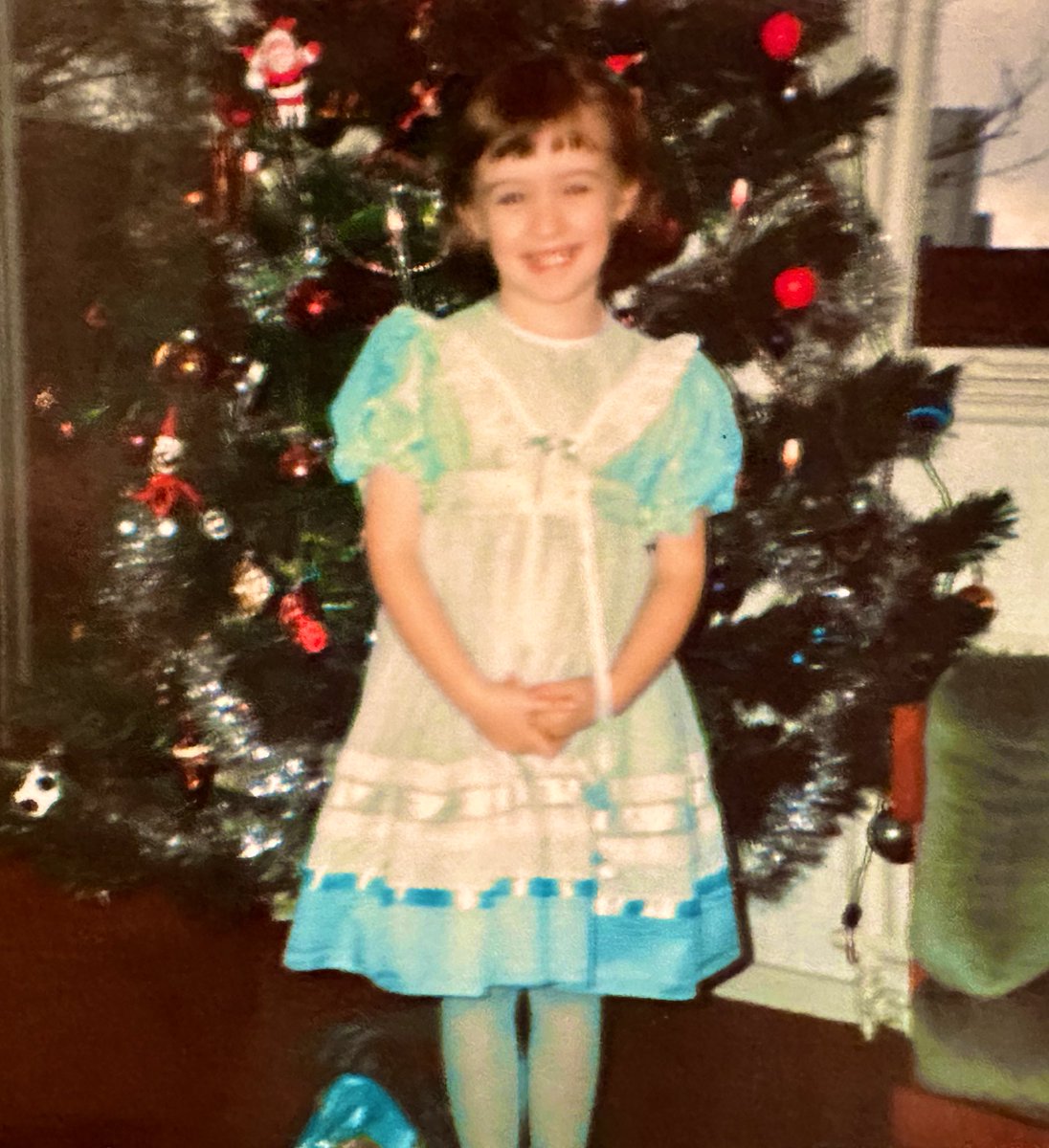 Merry Christmas everyone - make sure you put on your finest clothes and get a nice picture in front of the tree 🎄