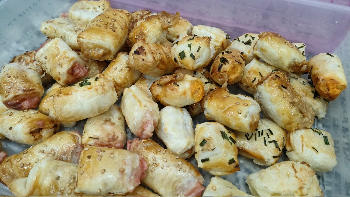 JennyGo_16's tweet photo. He aprendido cosas de cocina hoy, pero no quita el que necesite que me entierren después de estar todo el día haciendo cosas. https://t.co/V4t0diz3Jz