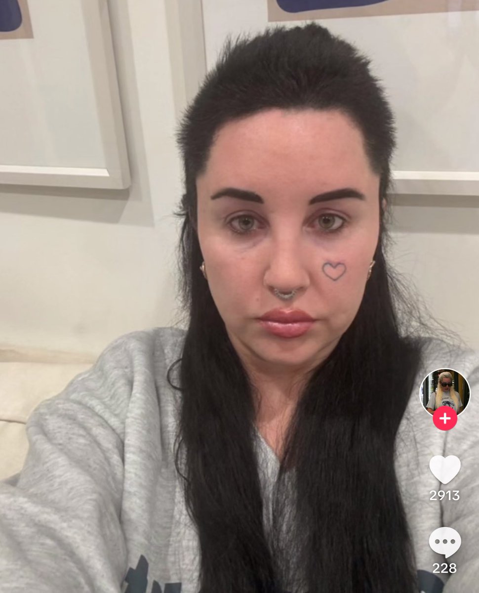 PopCrave's tweet image. Amanda Bynes says she's giving up her podcast venture to become a manicurist:

“After thinking about it, though, I would rather get my manicurist license and have a consistent job. I’m going to follow that path instead.”