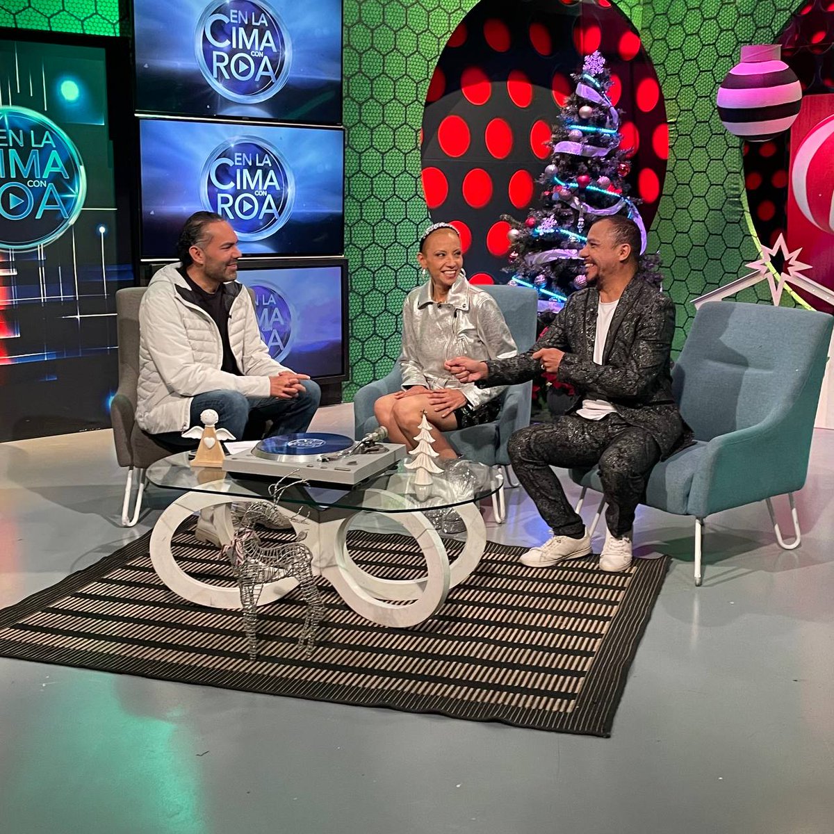 ¡Gracias por acompañar a <a href="/gaboroa/">Gabriel Roa</a> en el programa especial de Navidad con "El Super Show De Los Vaskez" (<a href="/LosVaskez/">El Super Show De Los Vaskez</a>)! 🎄✨

#EnLaCimaConRoa || Domingo 9:00 P.M. Canal 34.1 de <a href="/MexiquenseTV/">Mexiquense</a>, #CónectateConMexiquense.