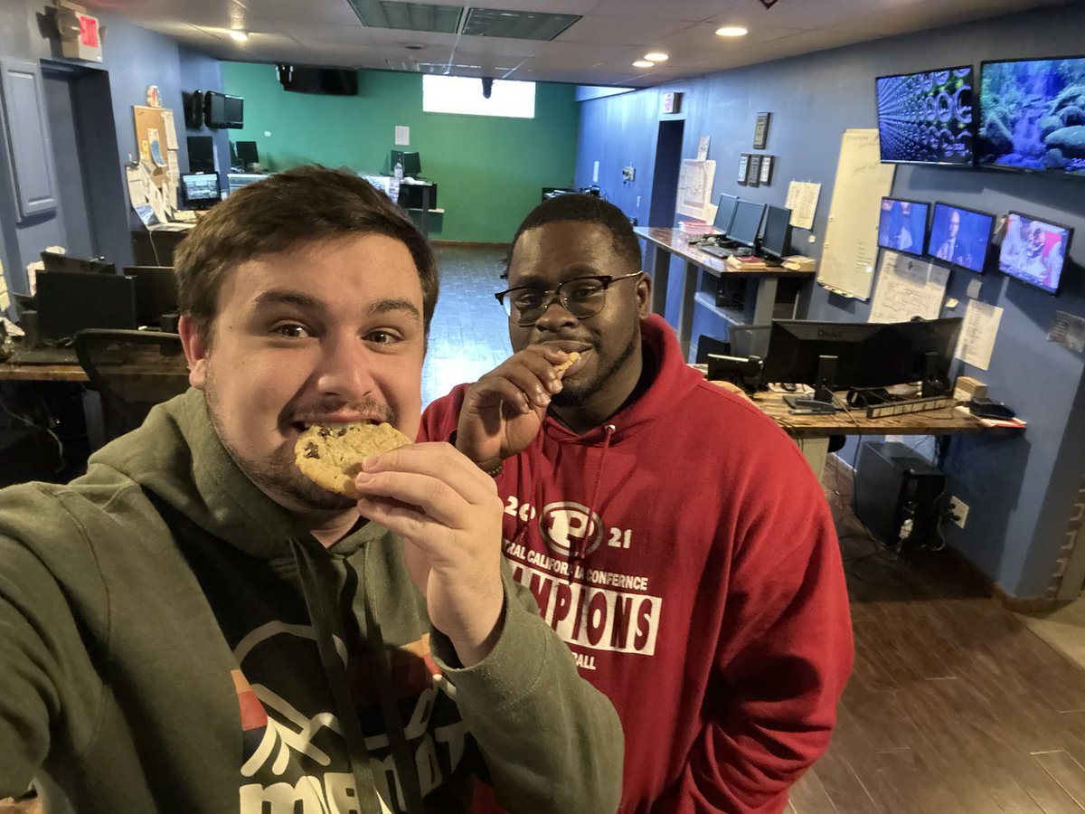SpencerSchubert's tweet photo. Most of us are home with our families for the holidays - unfortunately the news never lets up.
Please give some extra love to both @BrandonMueting & @LeroyTriggs, who are getting ready to STAY THE NIGHT at the station the next few days so you are all up-to-date! 👏🏻👏🏻#Local4You https://t.co/MTfkfkhnJ7